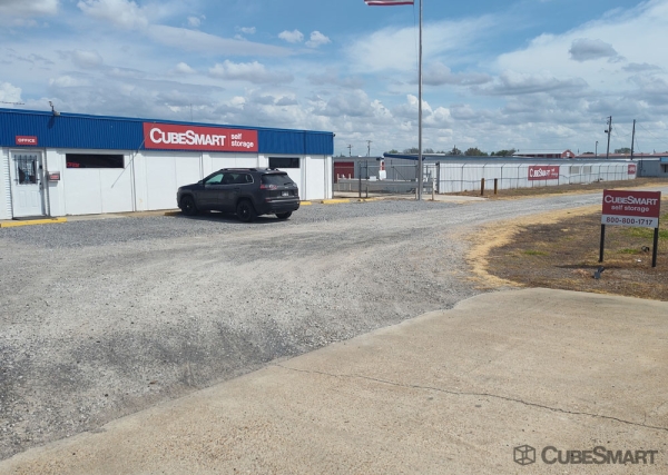 Facility photo: //images.sparefoot.com/medium/23626569dc8aac3e42d.jpg