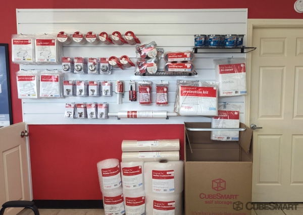 Facility photo: //images.sparefoot.com/medium/23626569f59745594a3.jpg