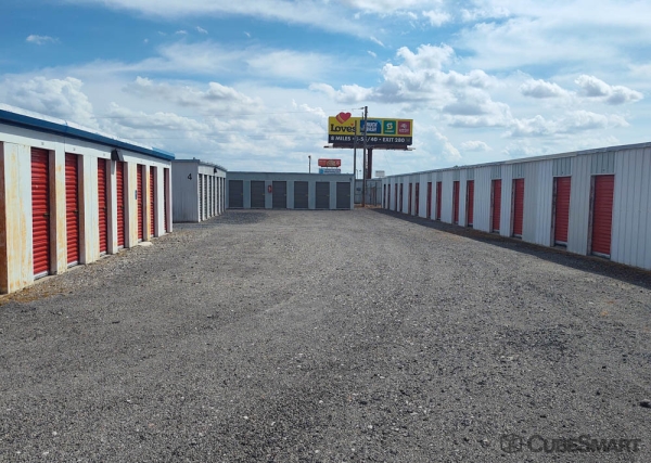 Facility photo: //images.sparefoot.com/medium/23626569f6e8b59863e.jpg
