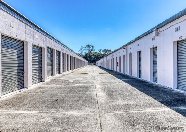 Facility photo: //images.sparefoot.com/medium/236272688321bad3f8d.jpg