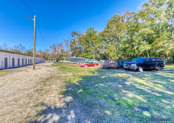 Facility photo: //images.sparefoot.com/medium/236272695f5a541c9c6.jpg