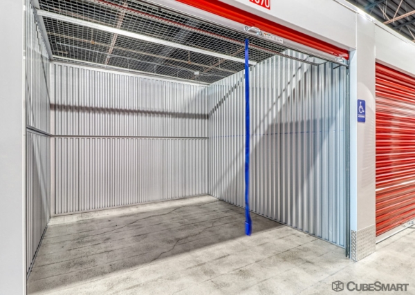 Facility photo: //images.sparefoot.com/medium/236273695f7f5c37af0.jpg