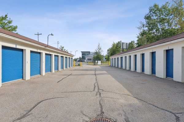 Facility photo: //images.sparefoot.com/medium/236296690d110d2233b.jpg