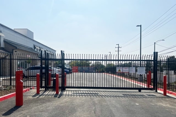 Facility photo: //images.sparefoot.com/medium/2363276946b039066b2.jpg