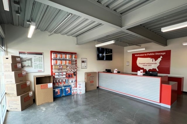 Facility photo: //images.sparefoot.com/medium/2363276967a61dbad41.jpg