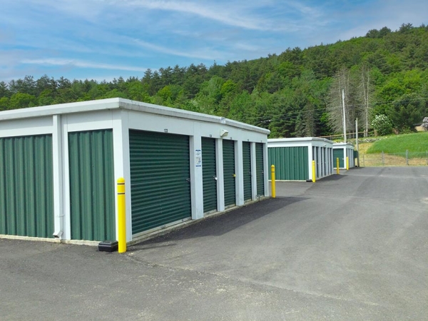 Facility photo: //images.sparefoot.com/medium/2363376655e292dbb4c.jpg