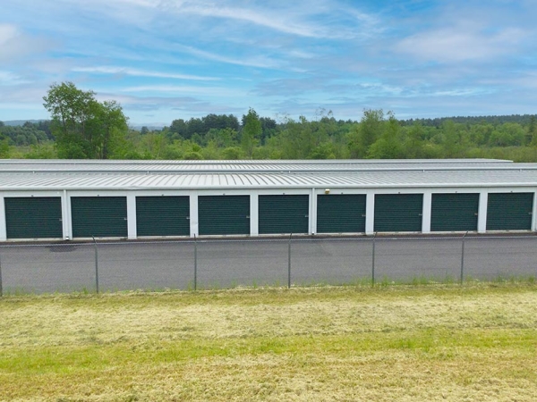 Facility photo: //images.sparefoot.com/medium/2363376655e296cfc66.jpg