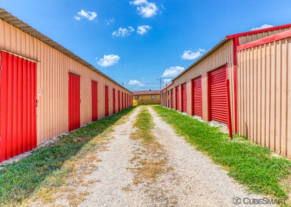 Facility photo: //images.sparefoot.com/medium/23634068835b6f0229f.jpg