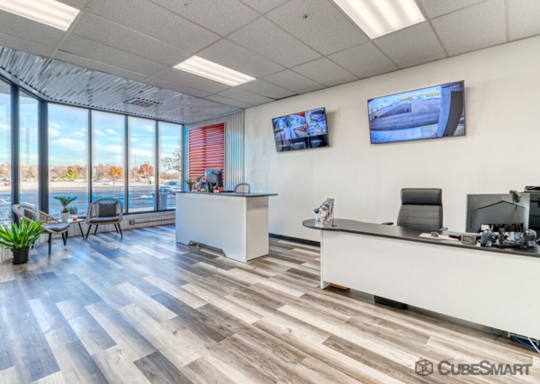 Facility photo: //images.sparefoot.com/medium/2363876883390f9cc25.jpg