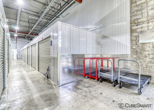 Facility photo: //images.sparefoot.com/medium/236387688b1f2354bf6.jpg