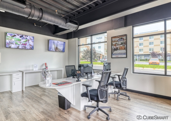 Facility photo: //images.sparefoot.com/medium/236462688b2752ed8fb.jpg