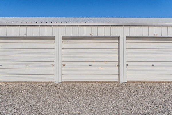 Facility photo: //images.sparefoot.com/medium/2364836877ee31665ca.jpg