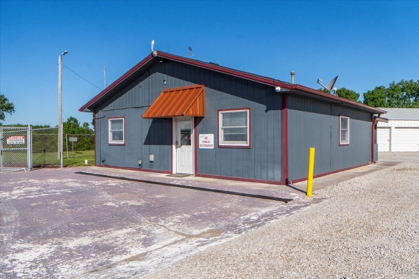 Facility photo: //images.sparefoot.com/medium/2364836877ee324e696.jpg