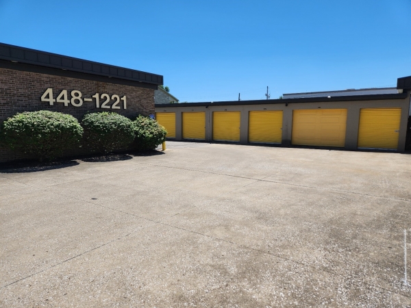 Facility photo: //images.sparefoot.com/medium/236488688933c506d1f.jpg
