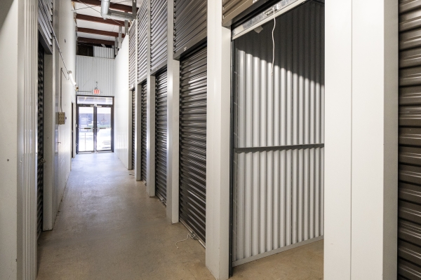 Facility photo: //images.sparefoot.com/medium/2364986877bfcf2c775.jpg