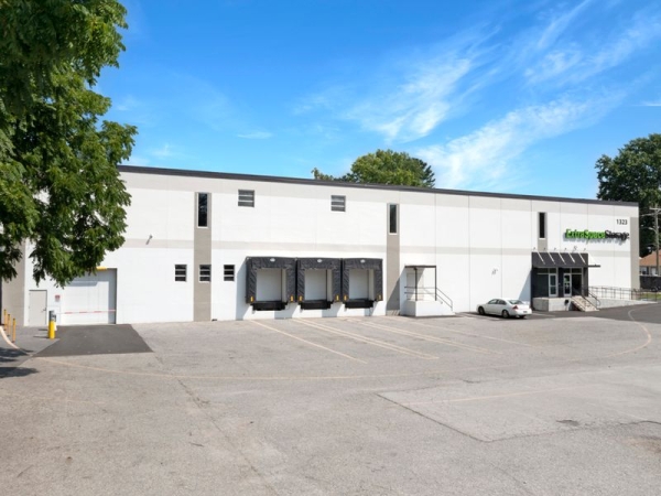 Facility photo: //images.sparefoot.com/medium/2366066904fadf2a95b.jpg