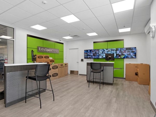 Facility photo: //images.sparefoot.com/medium/2366066904fb071569f.jpg