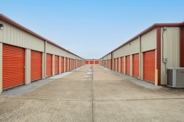 Facility photo: //images.sparefoot.com/medium/23661769e38694c3067.jpg