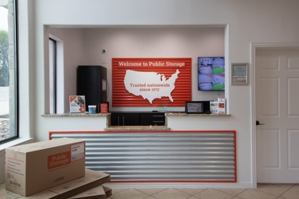 Facility photo: //images.sparefoot.com/medium/23661769f4aae60d34e.jpg
