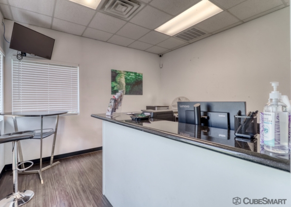 Facility photo: //images.sparefoot.com/medium/2366366943d0923413a.jpg