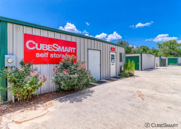 Facility photo: //images.sparefoot.com/medium/236637686f946a4a26c.jpg