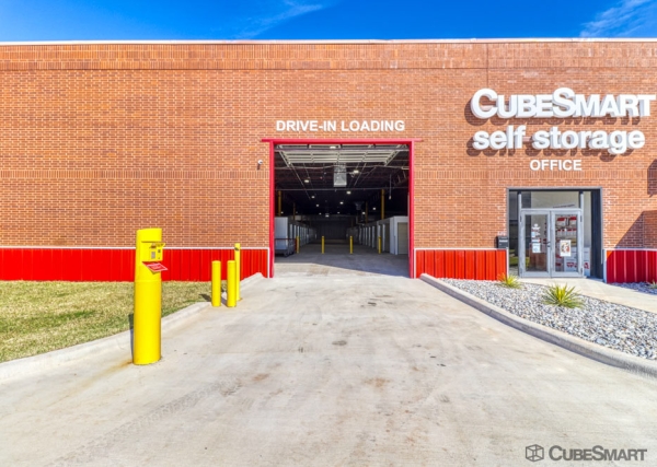 Facility photo: //images.sparefoot.com/medium/23664368835bd699e0f.jpg