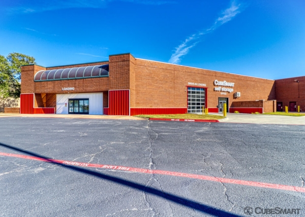 Facility photo: //images.sparefoot.com/medium/236643688c82523523c.jpg