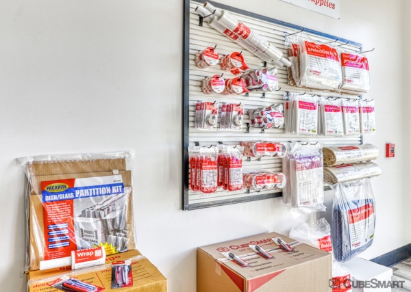 Facility photo: //images.sparefoot.com/medium/236643690341f2575e5.jpg