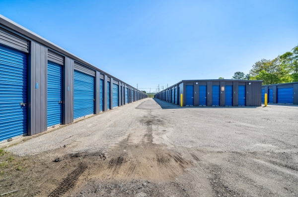 Facility photo: //images.sparefoot.com/medium/236644689f7019b08eb.jpg