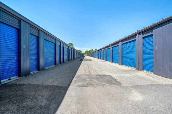 Facility photo: //images.sparefoot.com/medium/236644689f701d987ca.jpg