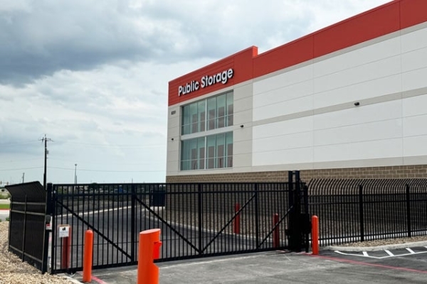 Facility photo: //images.sparefoot.com/medium/2366796884d42e69a3b.jpg