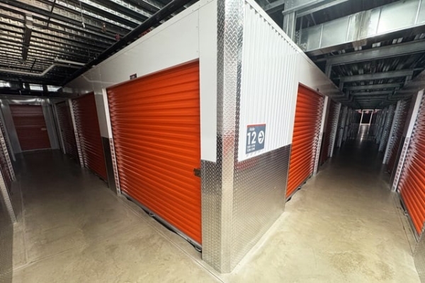 Facility photo: //images.sparefoot.com/medium/23667969f89cbd6036d.jpg