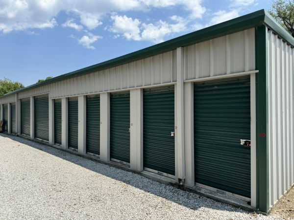 Facility photo: //images.sparefoot.com/medium/23668666916d44bdacb.jpeg