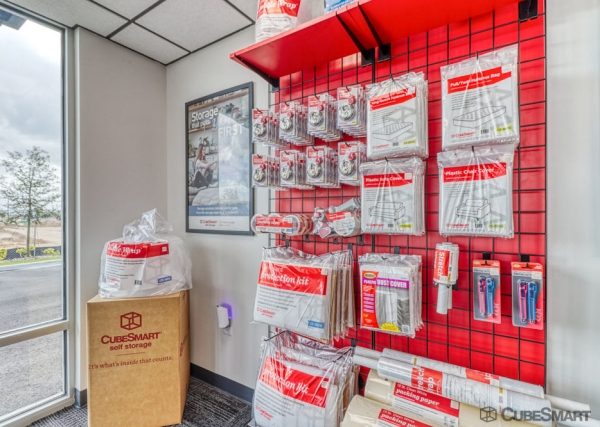 Facility photo: //images.sparefoot.com/medium/23669668a6c7523aa05.jpg