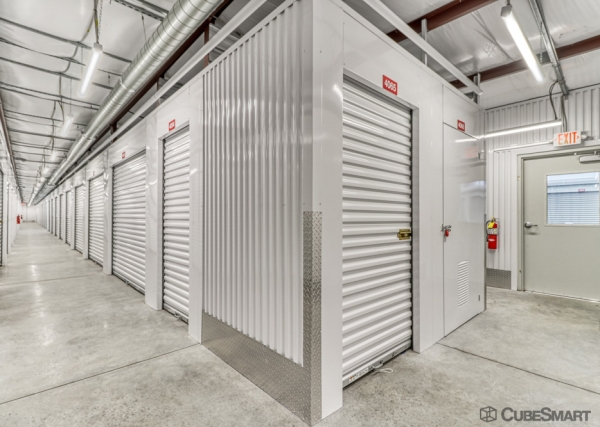Facility photo: //images.sparefoot.com/medium/236706686f728476f5b.jpg