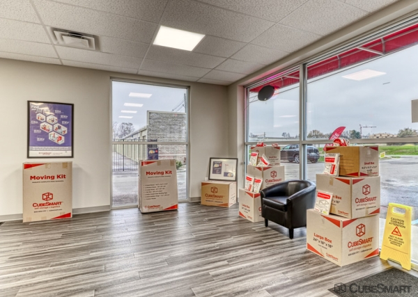 Facility photo: //images.sparefoot.com/medium/23670669772c63794bc.jpg