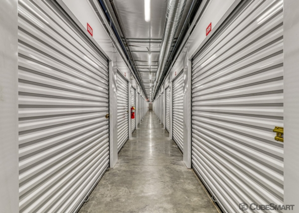 Facility photo: //images.sparefoot.com/medium/23670669fc46784e28f.jpg