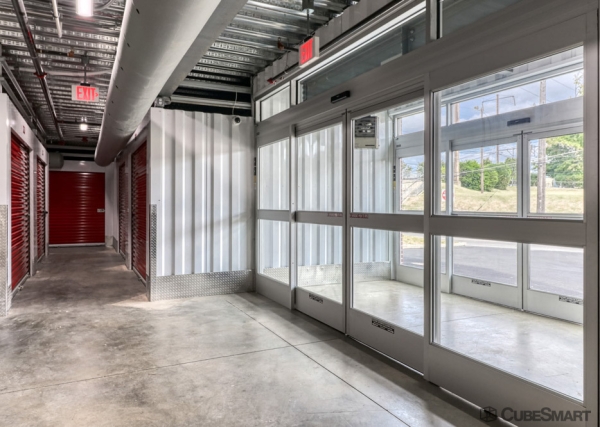 Facility photo: //images.sparefoot.com/medium/23670768834ce09f601.jpg