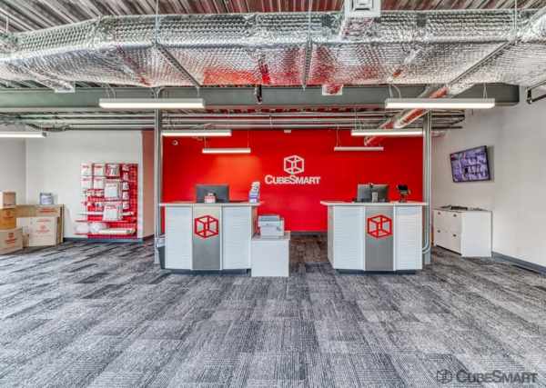 Facility photo: //images.sparefoot.com/medium/2367076903300b6adb3.jpg