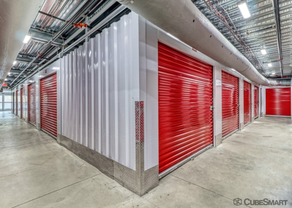 Facility photo: //images.sparefoot.com/medium/2367076903300fdbff8.jpg