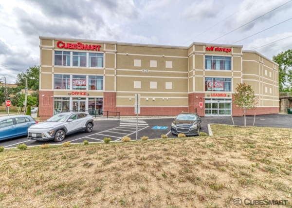 Facility photo: //images.sparefoot.com/medium/23670769846ac328663.jpg