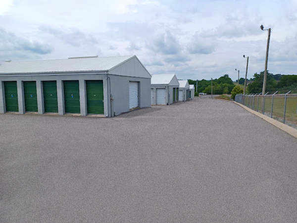 Facility photo: //images.sparefoot.com/medium/236752667c15e6cd4d0.png