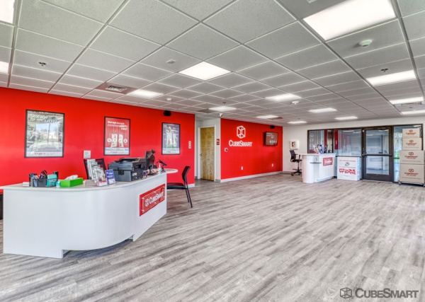 Facility photo: //images.sparefoot.com/medium/236787691edb89454c0.jpg