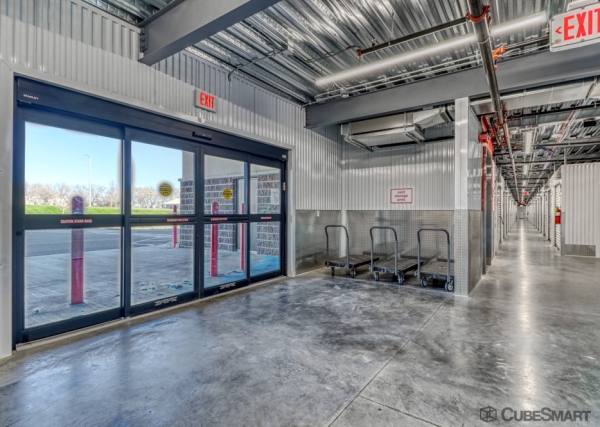 Facility photo: //images.sparefoot.com/medium/236787695f6f34f3aae.jpg