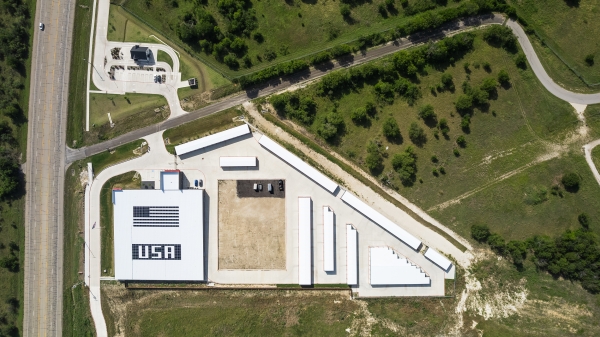 Facility photo: //images.sparefoot.com/medium/236811691356294b4bf.jpg