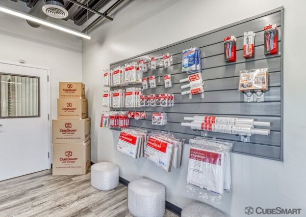 Facility photo: //images.sparefoot.com/medium/236814686f6ef4dac73.jpg