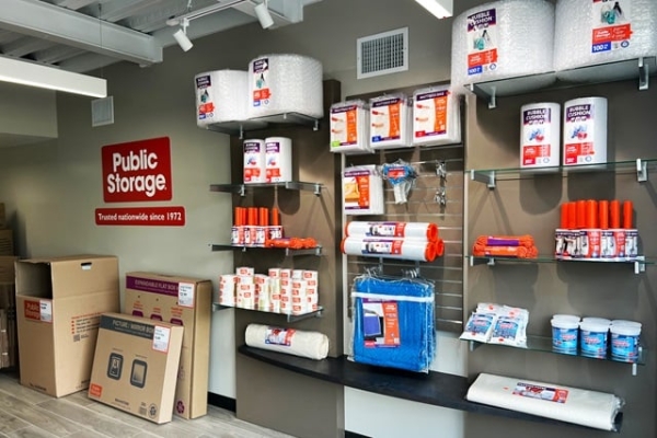 Facility photo: //images.sparefoot.com/medium/236868688f607674a3f.jpg