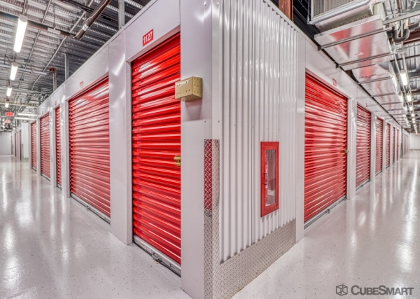 Facility photo: //images.sparefoot.com/medium/236883686f6cc37a6db.jpg