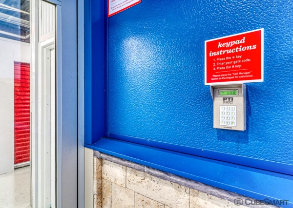 Facility photo: //images.sparefoot.com/medium/236883693d236ba4e13.jpg