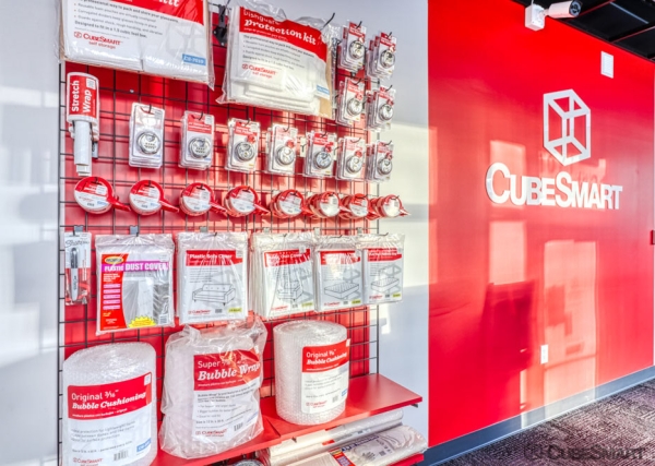 Facility photo: //images.sparefoot.com/medium/23688369e08f3b7d567.jpg